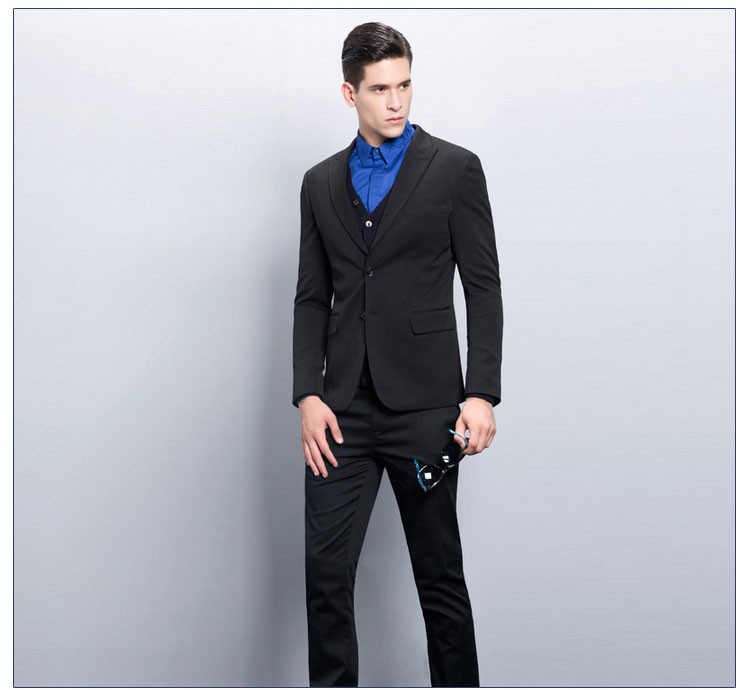 Traje de color negro sólido con cuello en V de un solo pecho para hombre de moda con diseño personalizado con bolsillo