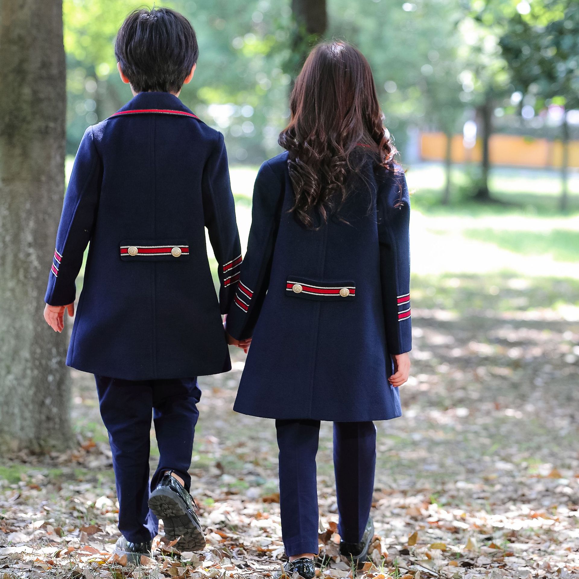 Uniforme de jardín de infantes de Corea del Sur, abrigo de uniforme de estudiante de invierno negro de manga larga con doble botonadura 