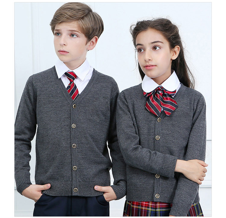 Cárdigan de suéter de uniforme escolar gris oscuro personalizado y falda a cuadros para niñas