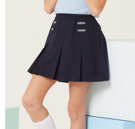Diseño de falda corta de color sólido de colegiala asiática de moda