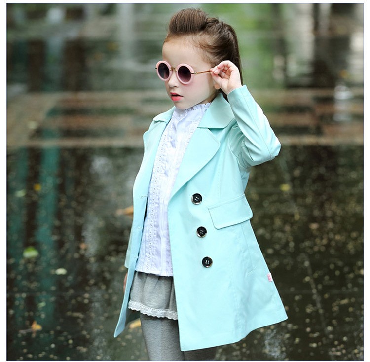 Diseño personalizado de moda azul claro de doble botonadura de manga larga para niñas pequeñas abrigo largo con bolsillo