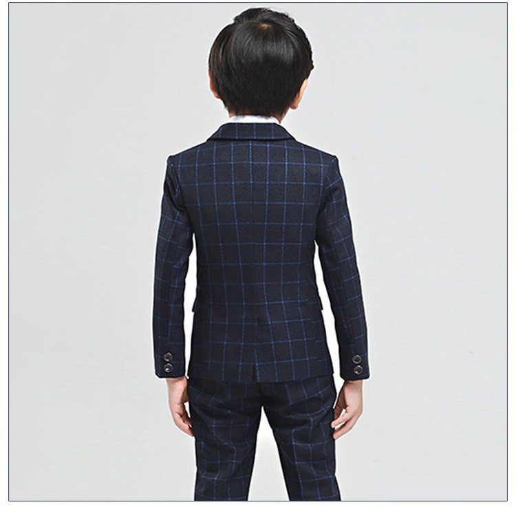 Diseño personalizado de manga larga de un solo pecho de moda para niños traje azul a rayas azul con pajarita