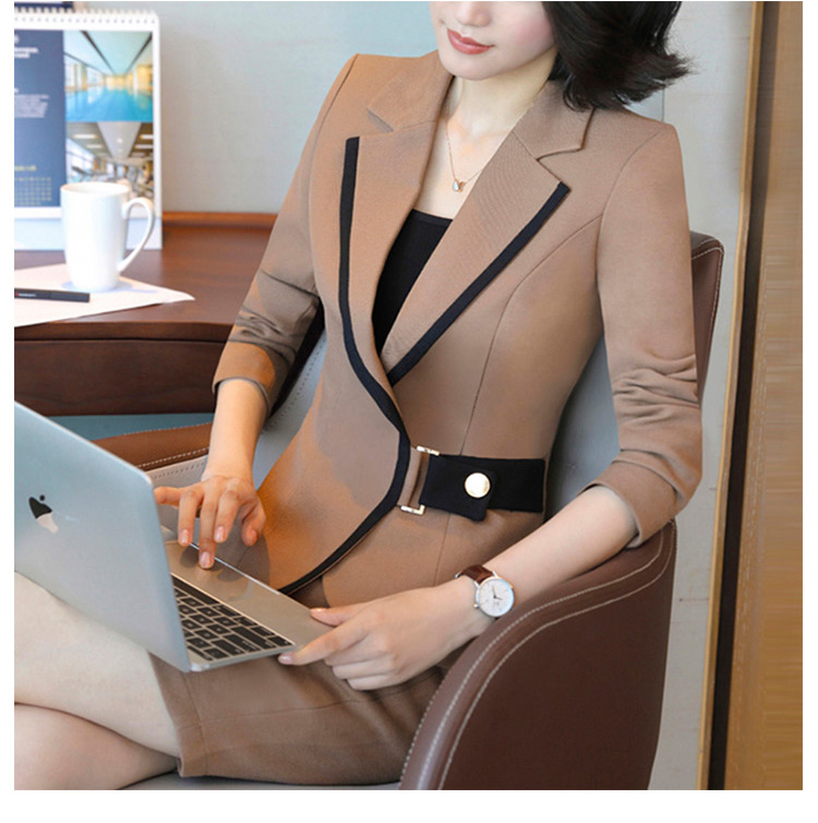 Chaqueta y falda de manga larga de mujer marrón con cinturón de diseño único de moda